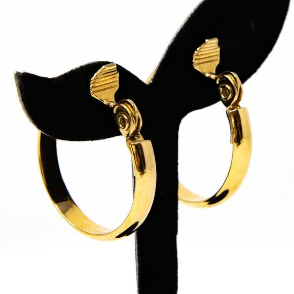 Vintage Signed Monet Classic Hoop Dangle Clip On Earrings Gold Tone 1.25" Wide - Picture 3 of 7